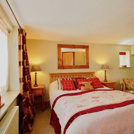 Bed and Breakfast The Old Forge East Kennett Экстерьер фото