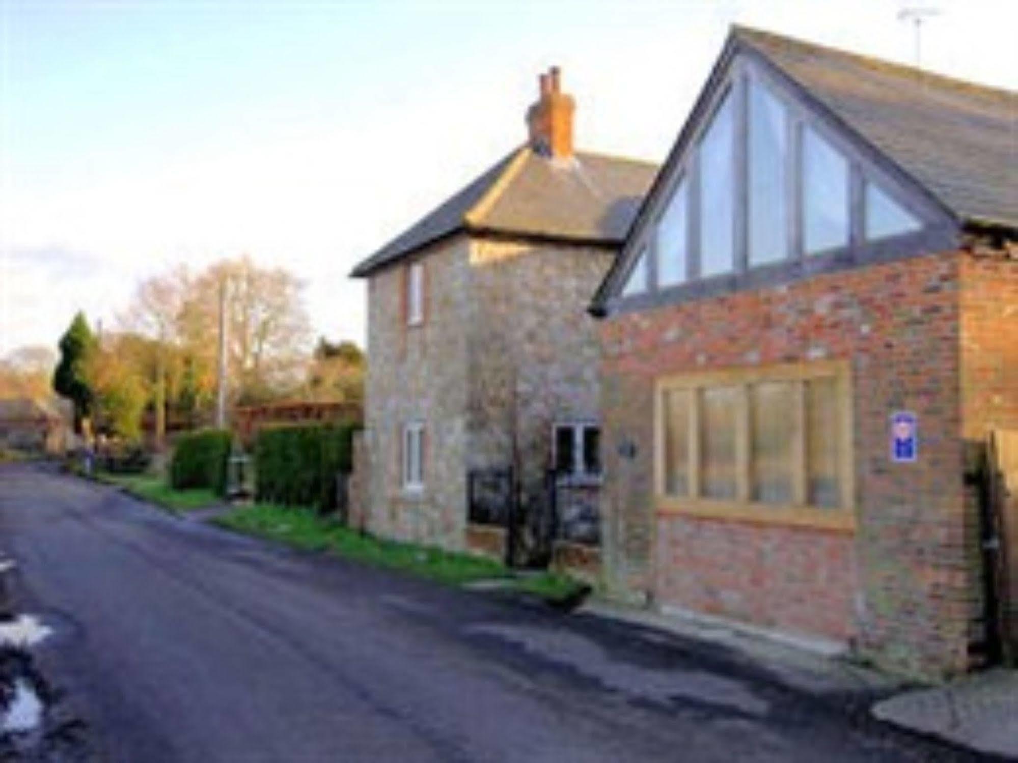 Bed and Breakfast The Old Forge East Kennett Экстерьер фото