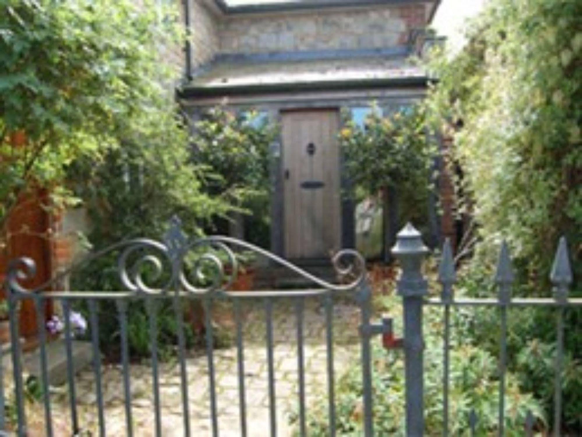 Bed and Breakfast The Old Forge East Kennett Экстерьер фото