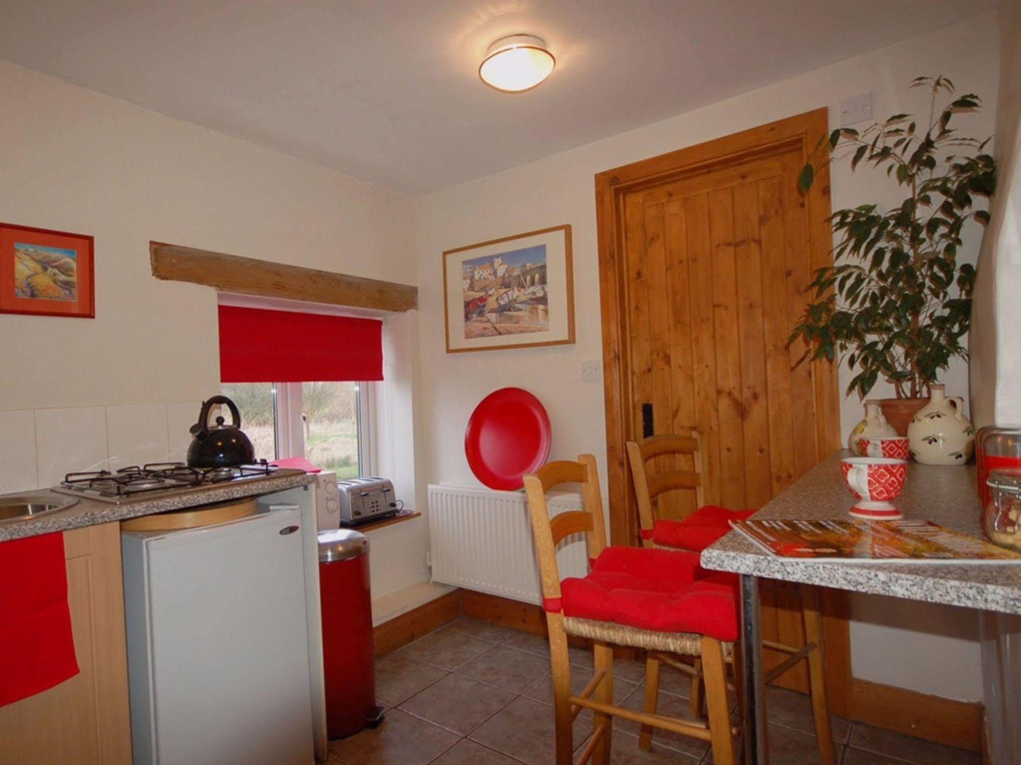Bed and Breakfast The Old Forge East Kennett Экстерьер фото