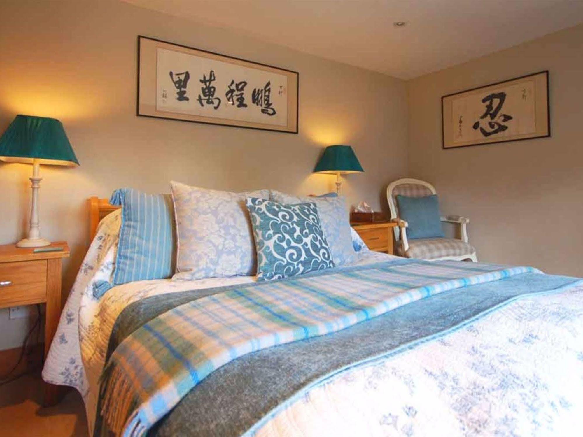 Bed and Breakfast The Old Forge East Kennett Экстерьер фото