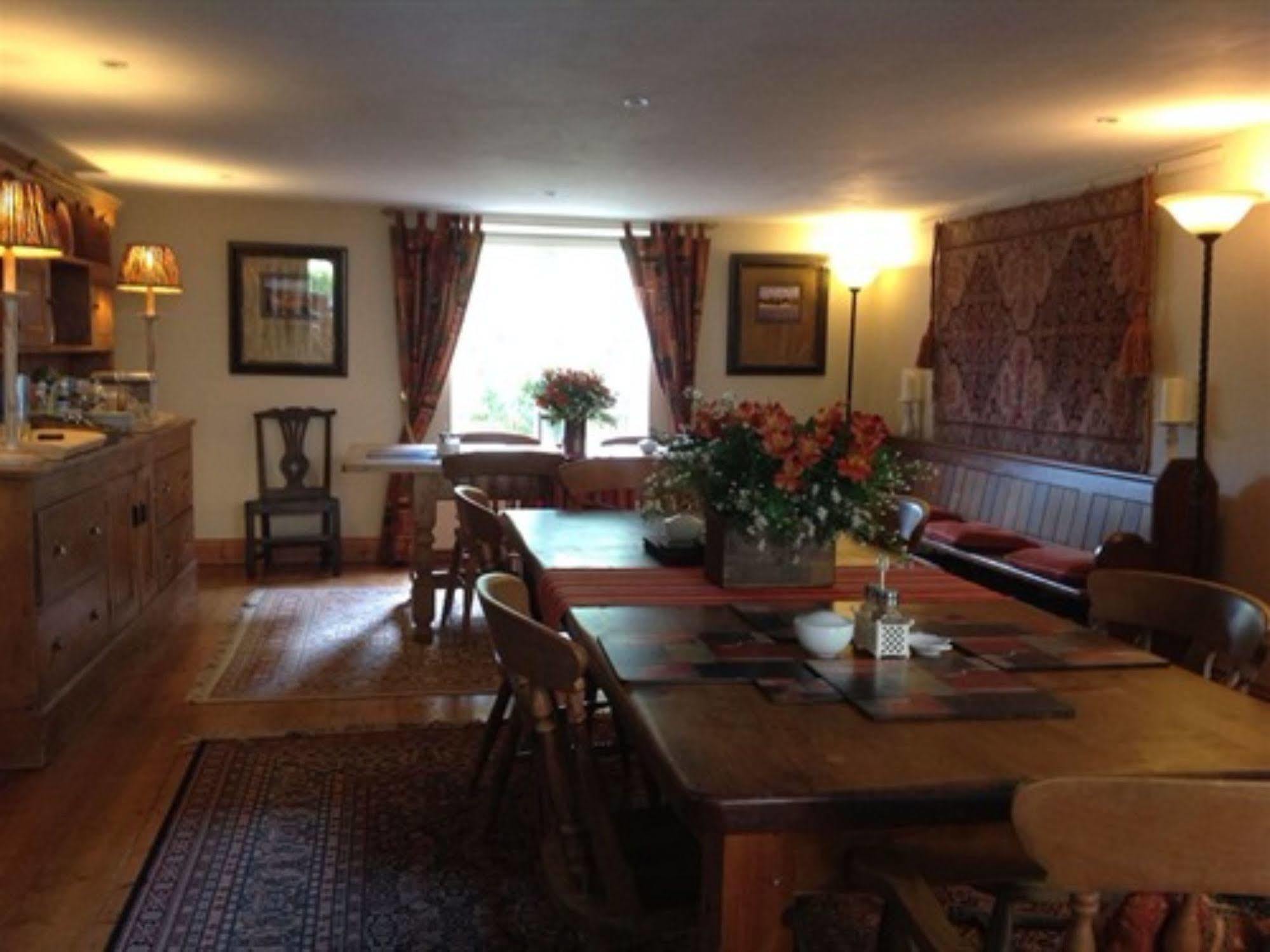 Bed and Breakfast The Old Forge East Kennett Экстерьер фото