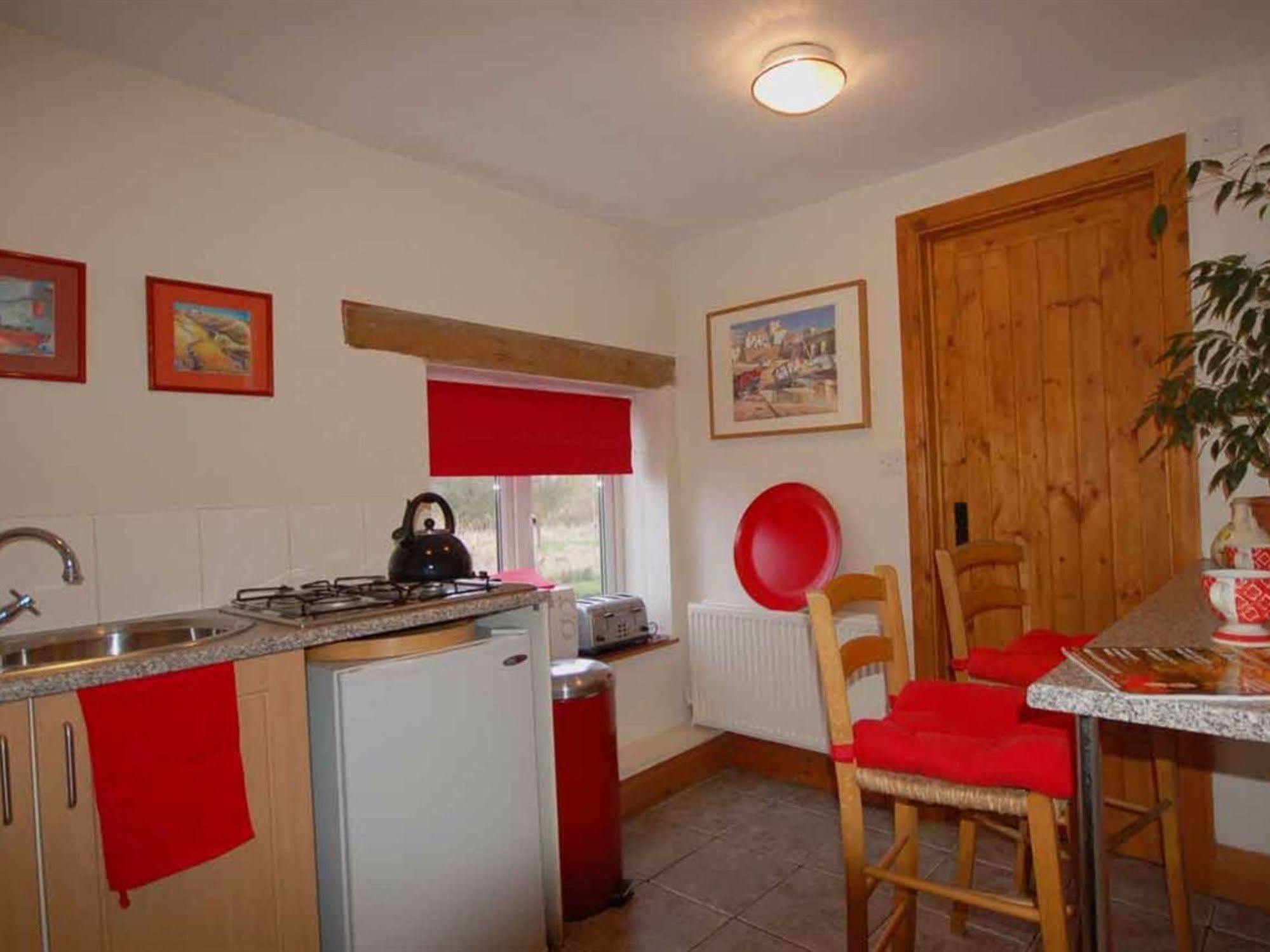 Bed and Breakfast The Old Forge East Kennett Экстерьер фото